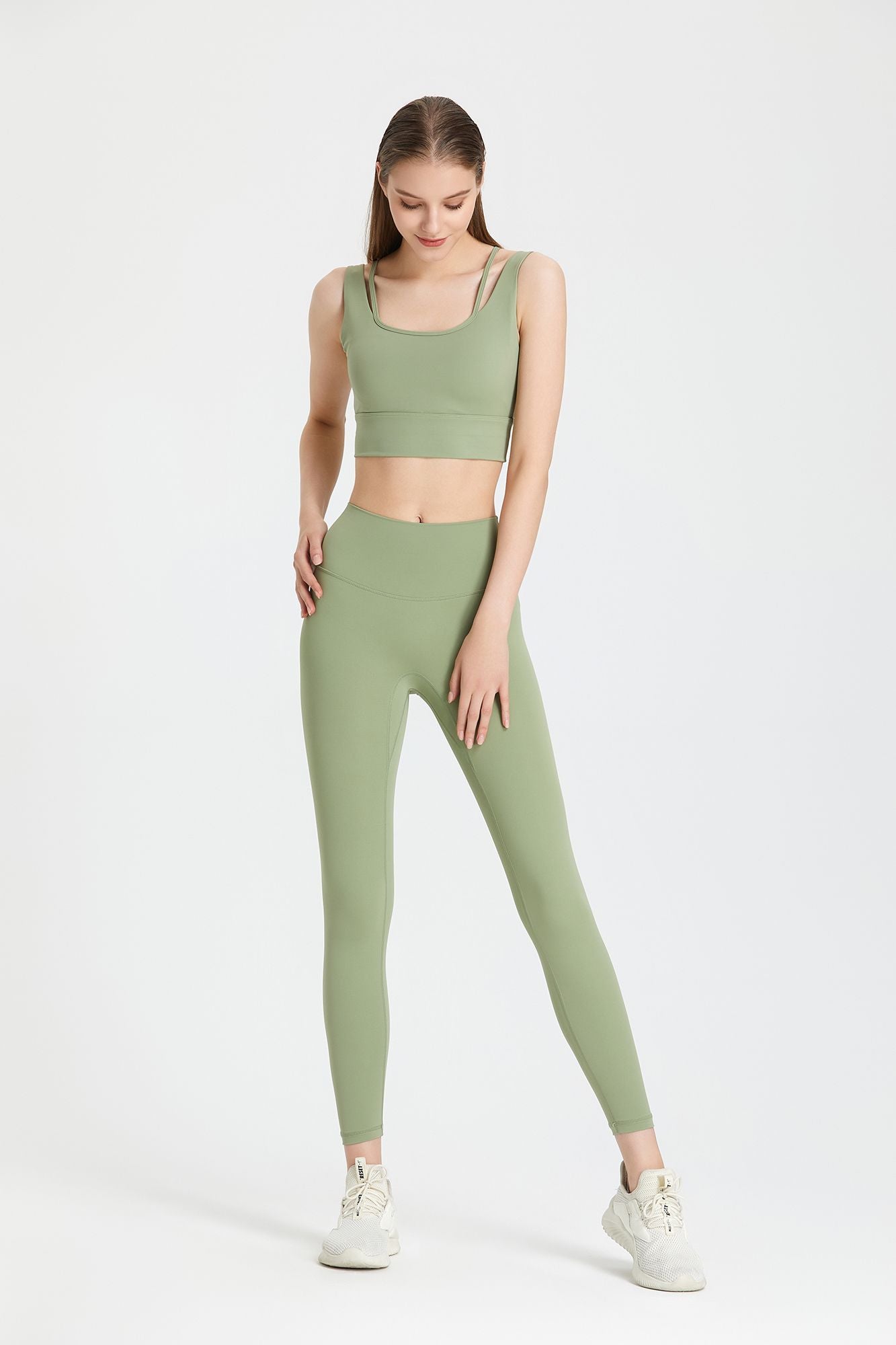 Biustonosz sportowy z gęêbokim dekoltem w ksztaęcie litery V i odkrytymi plecami