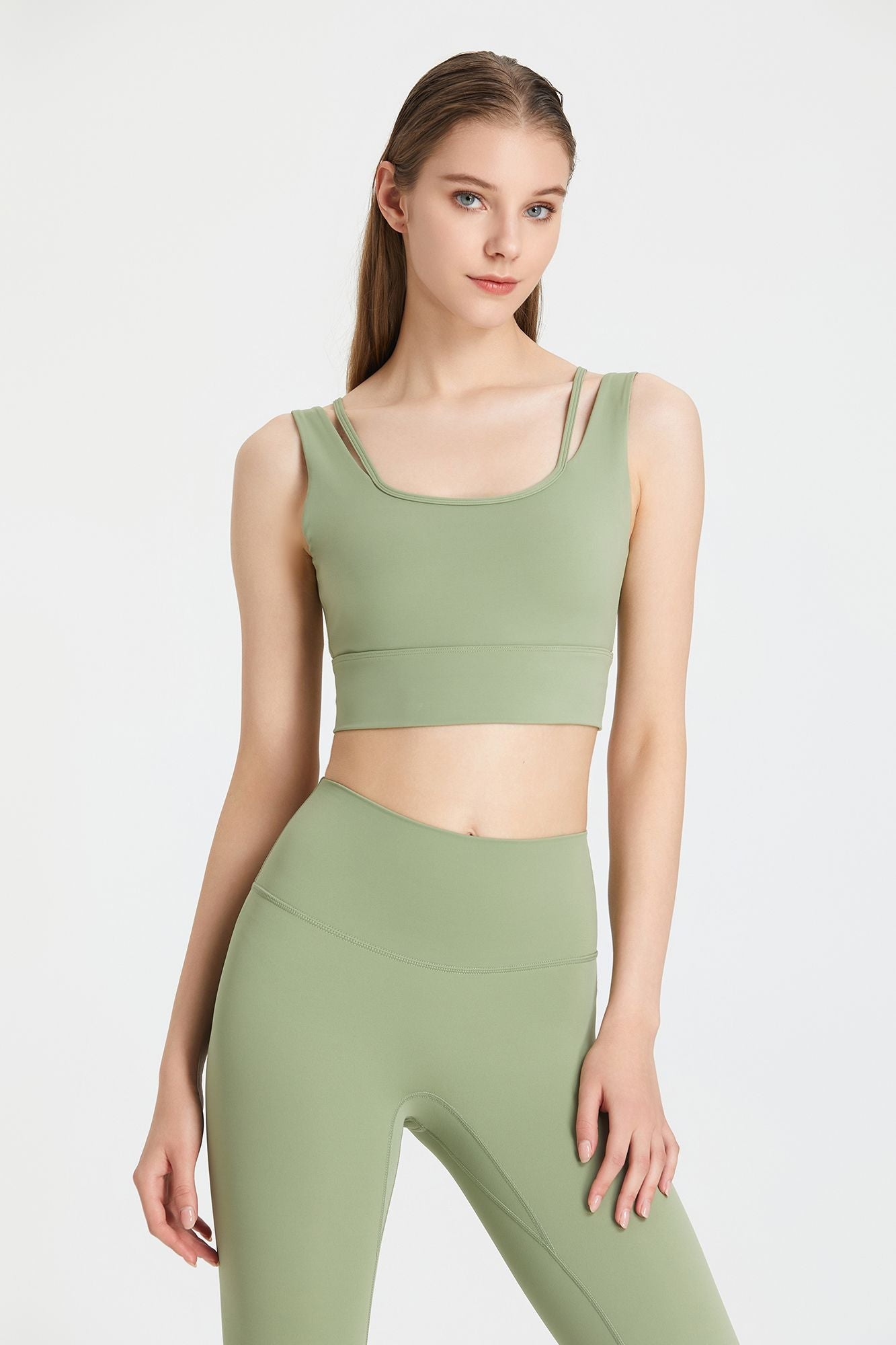 Biustonosz sportowy z gęêbokim dekoltem w ksztaęcie litery V i odkrytymi plecami