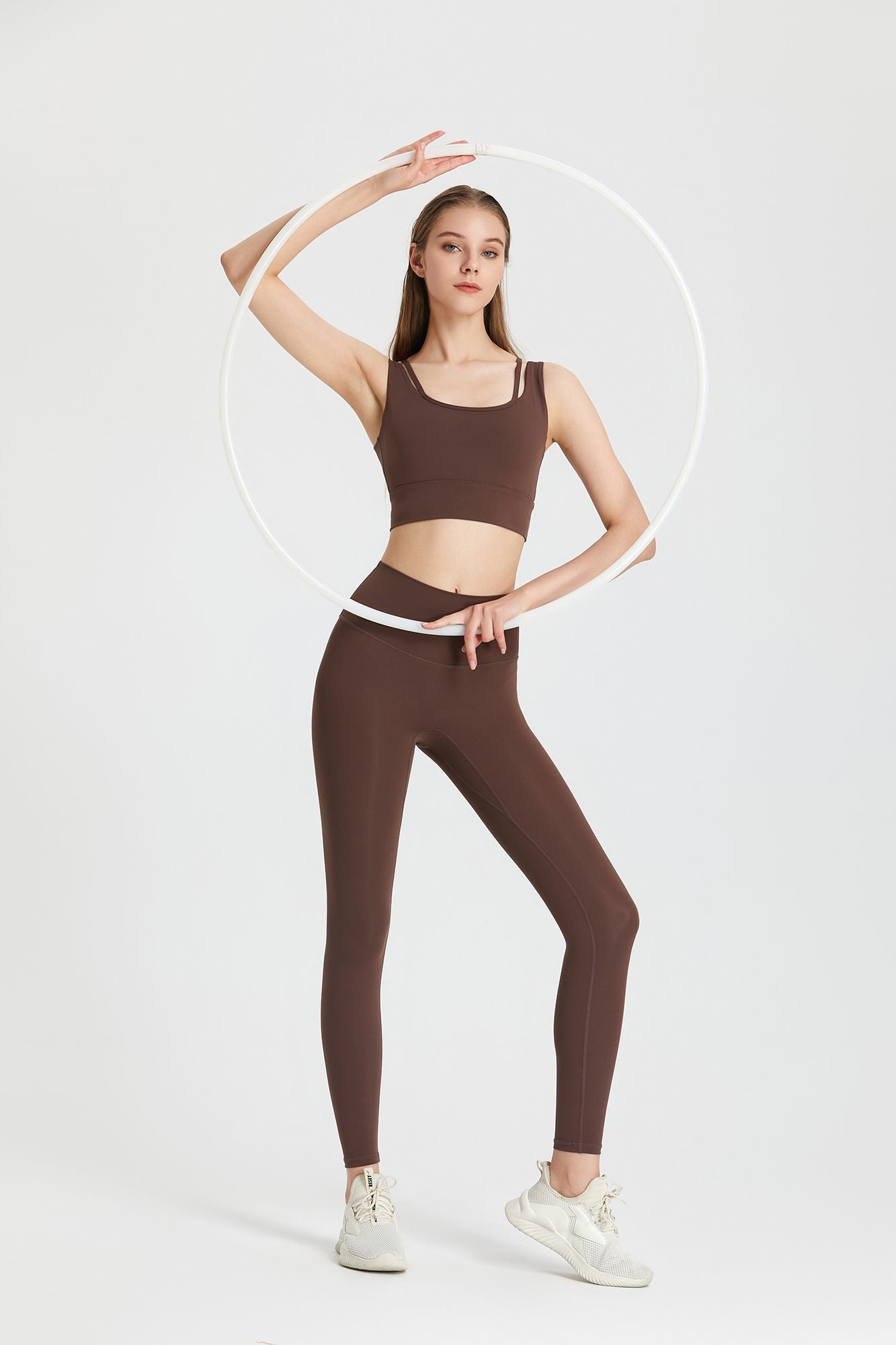 Biustonosz sportowy z gęêbokim dekoltem w ksztaęcie litery V i odkrytymi plecami