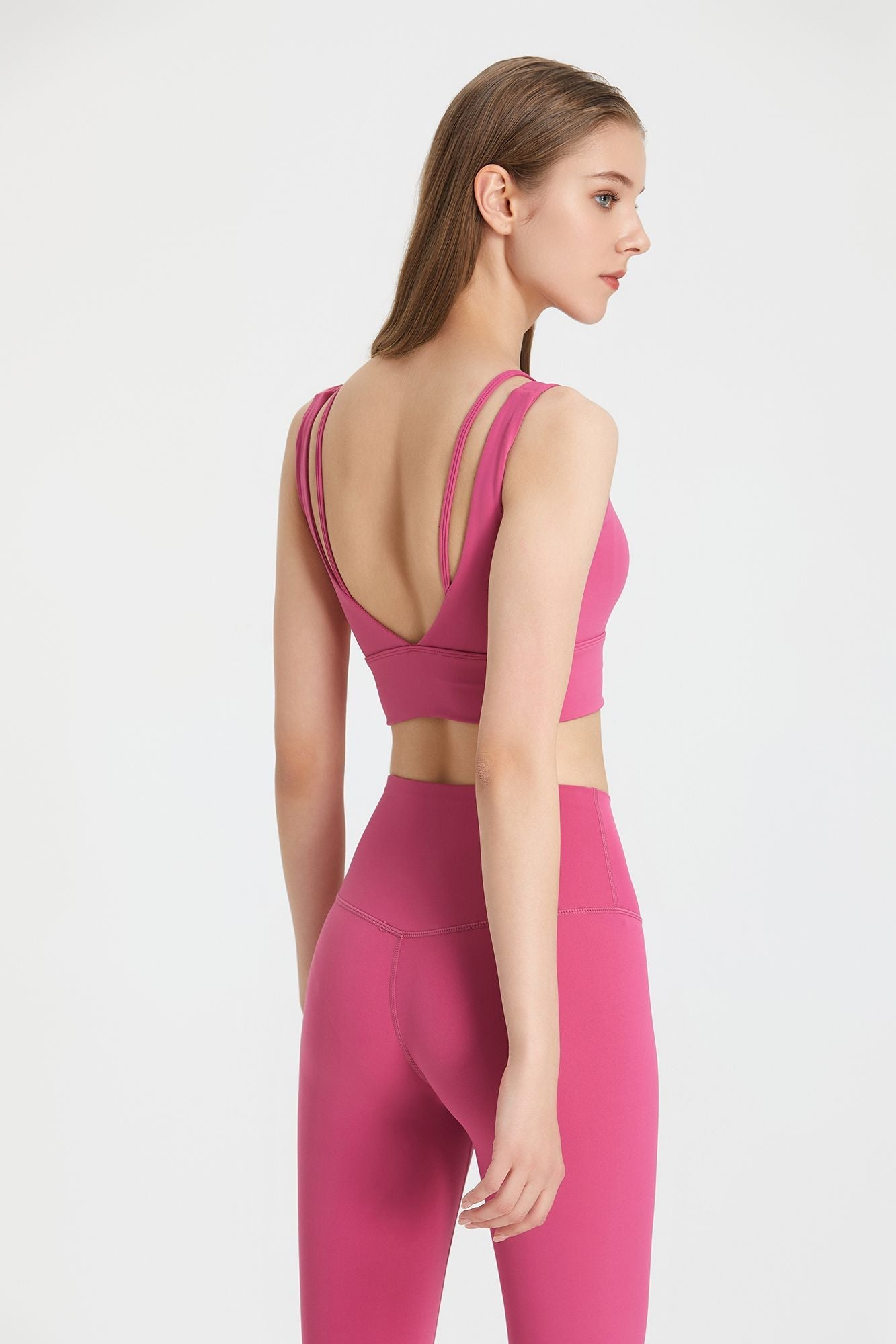 Biustonosz sportowy z gęêbokim dekoltem w ksztaęcie litery V i odkrytymi plecami