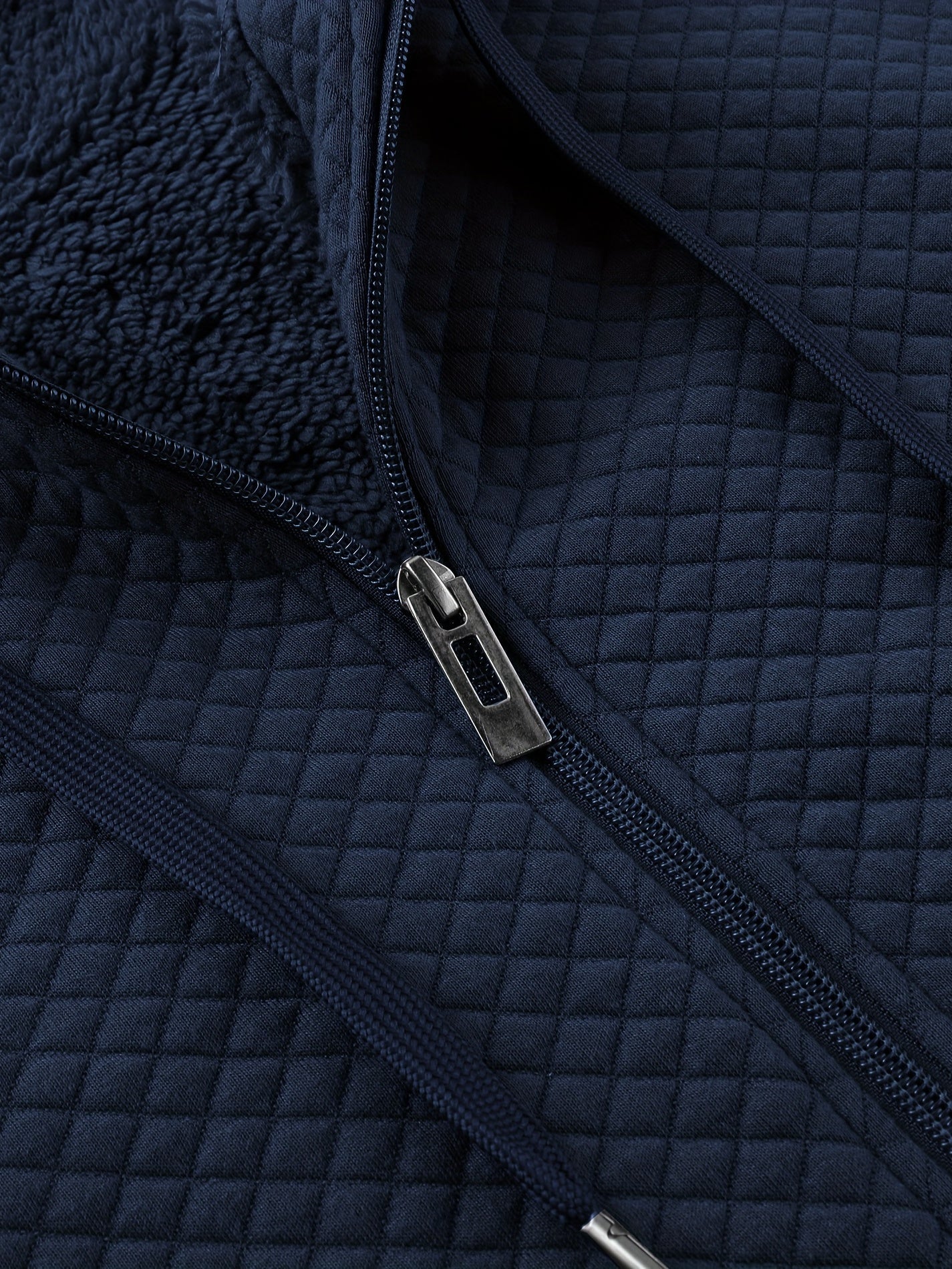 Mêska bluza z kapturem o strukturalnym kroju