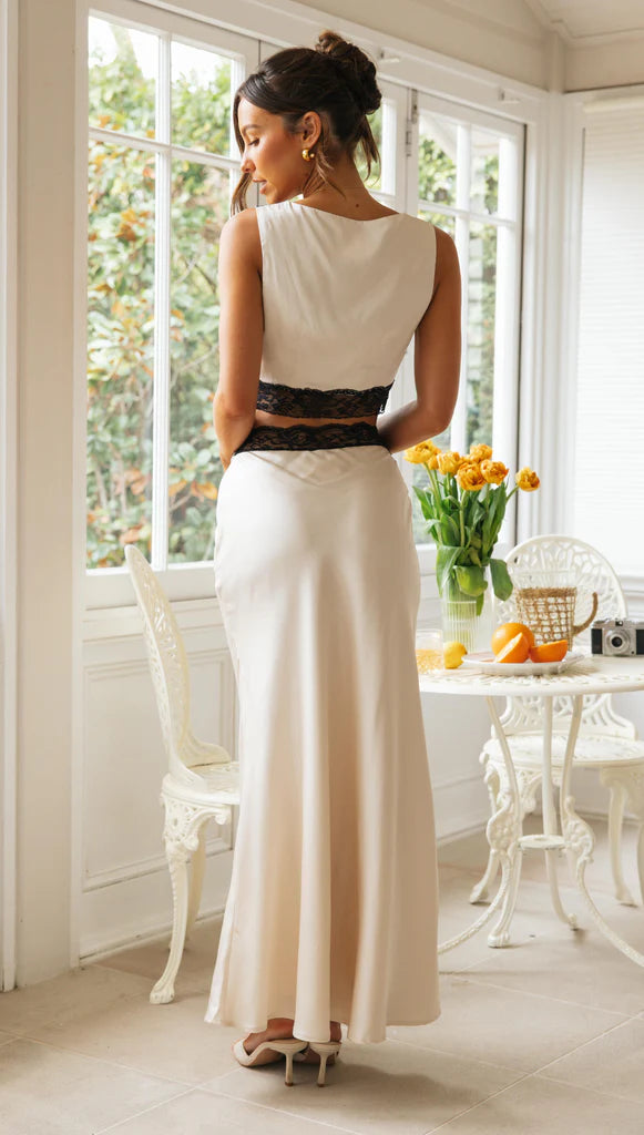 Komplet Top z Koronkową Wykończeniową Białą Spódnicą W Kolorze Kremowym