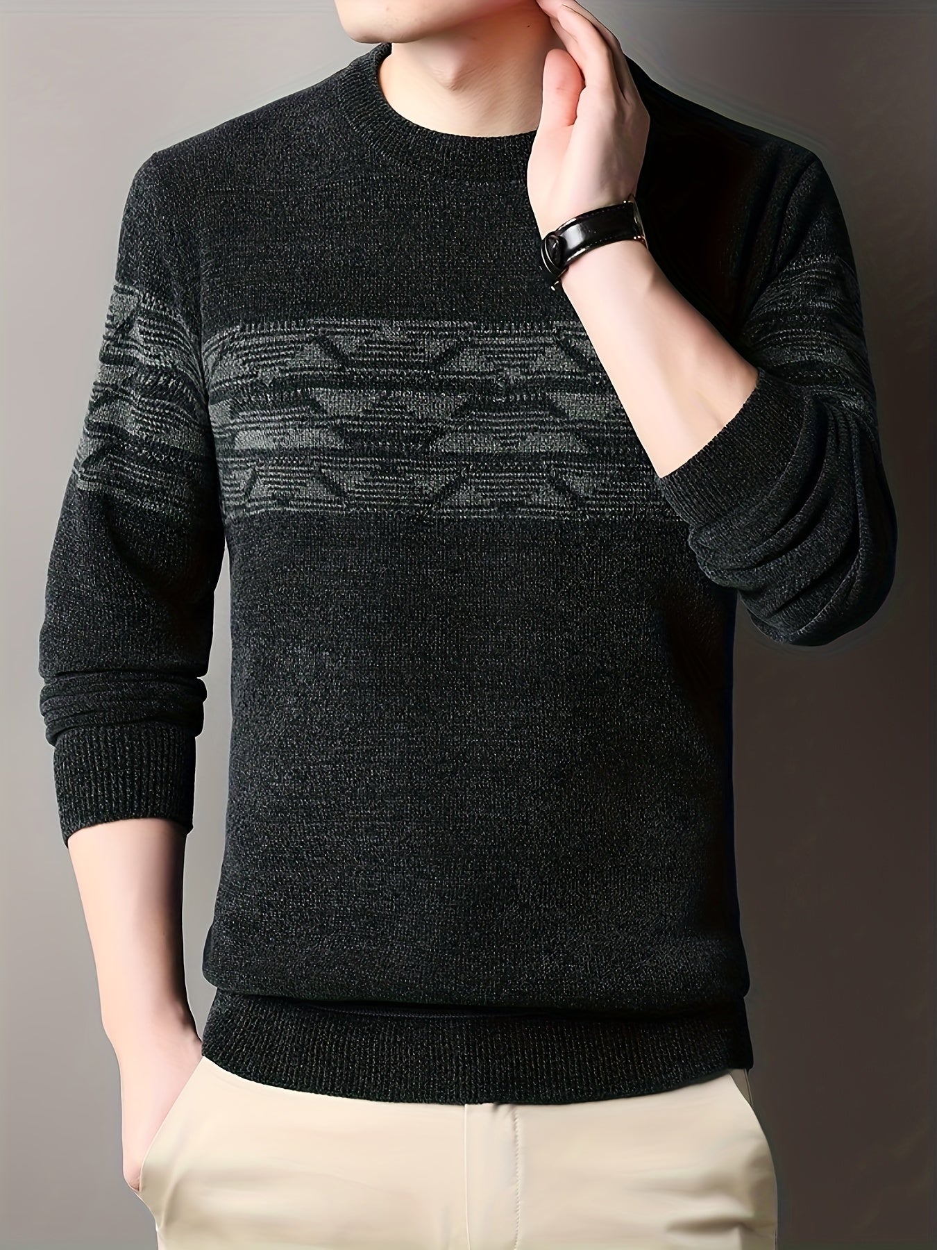 Wąski sweter z dzianiny w etniczny wzór