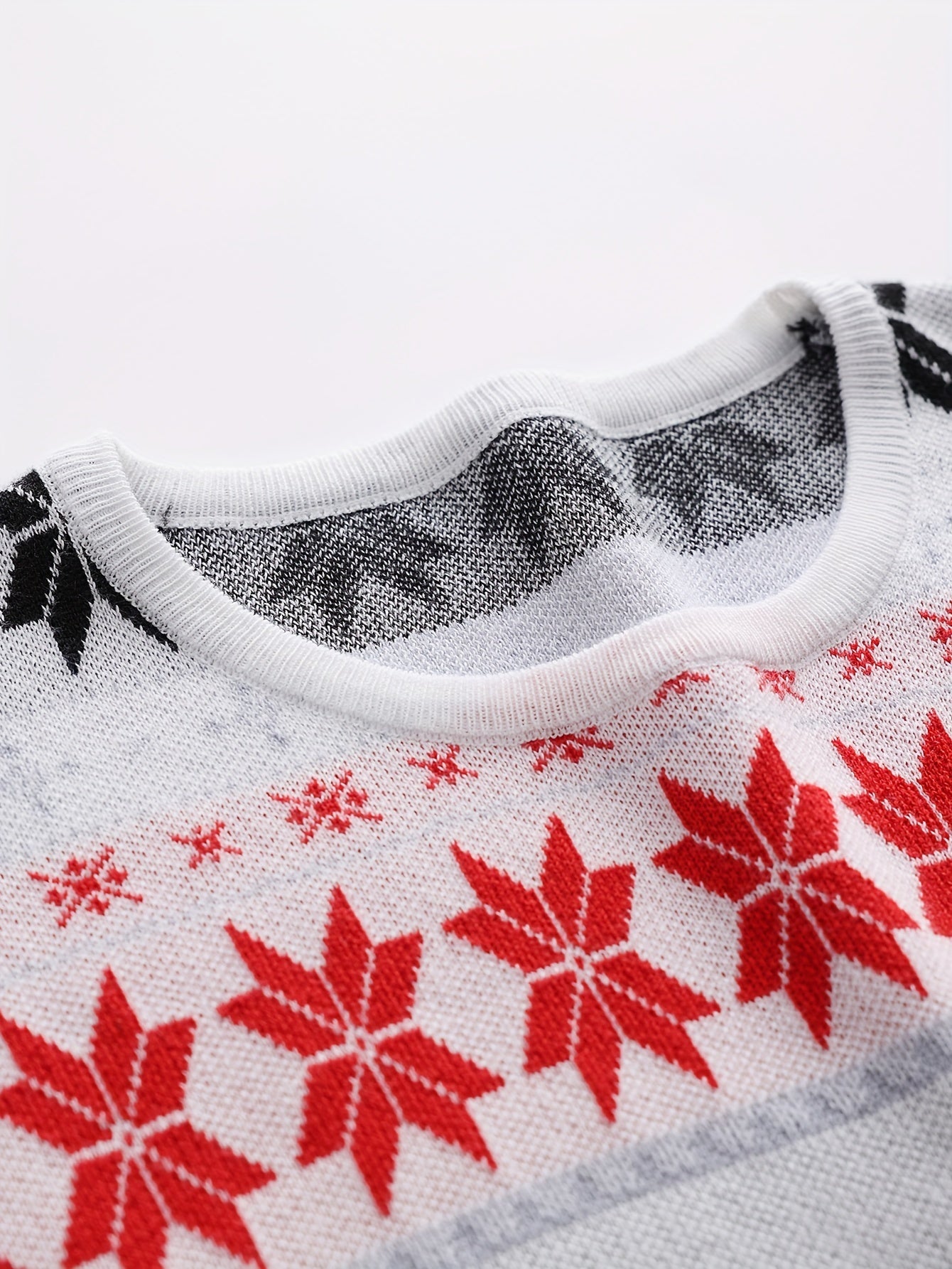 Dzianinowy sweter warkoczowy ze wzorem œwiątecznym