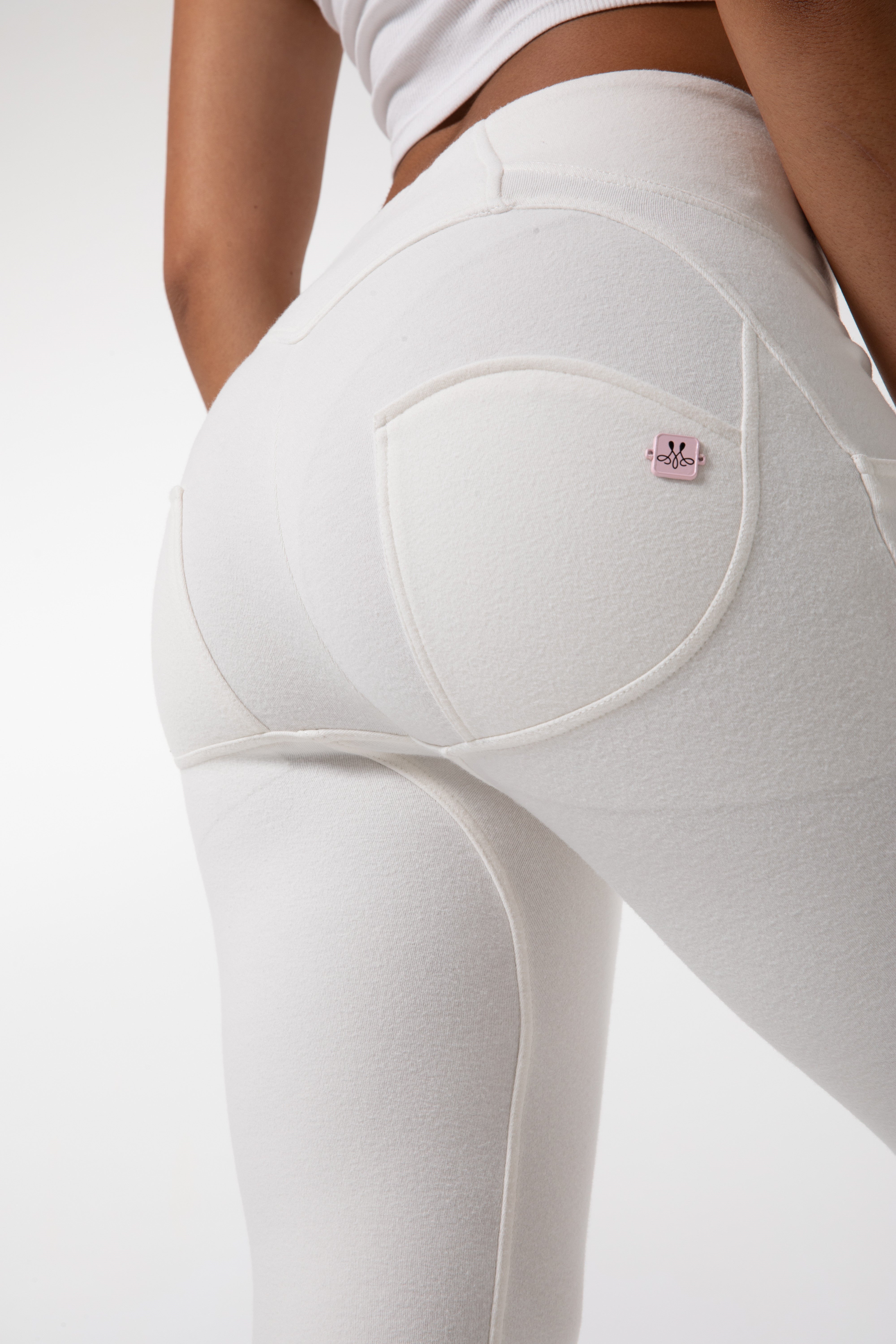 Obcisęe, biaęe legginsy z wysokim stanem