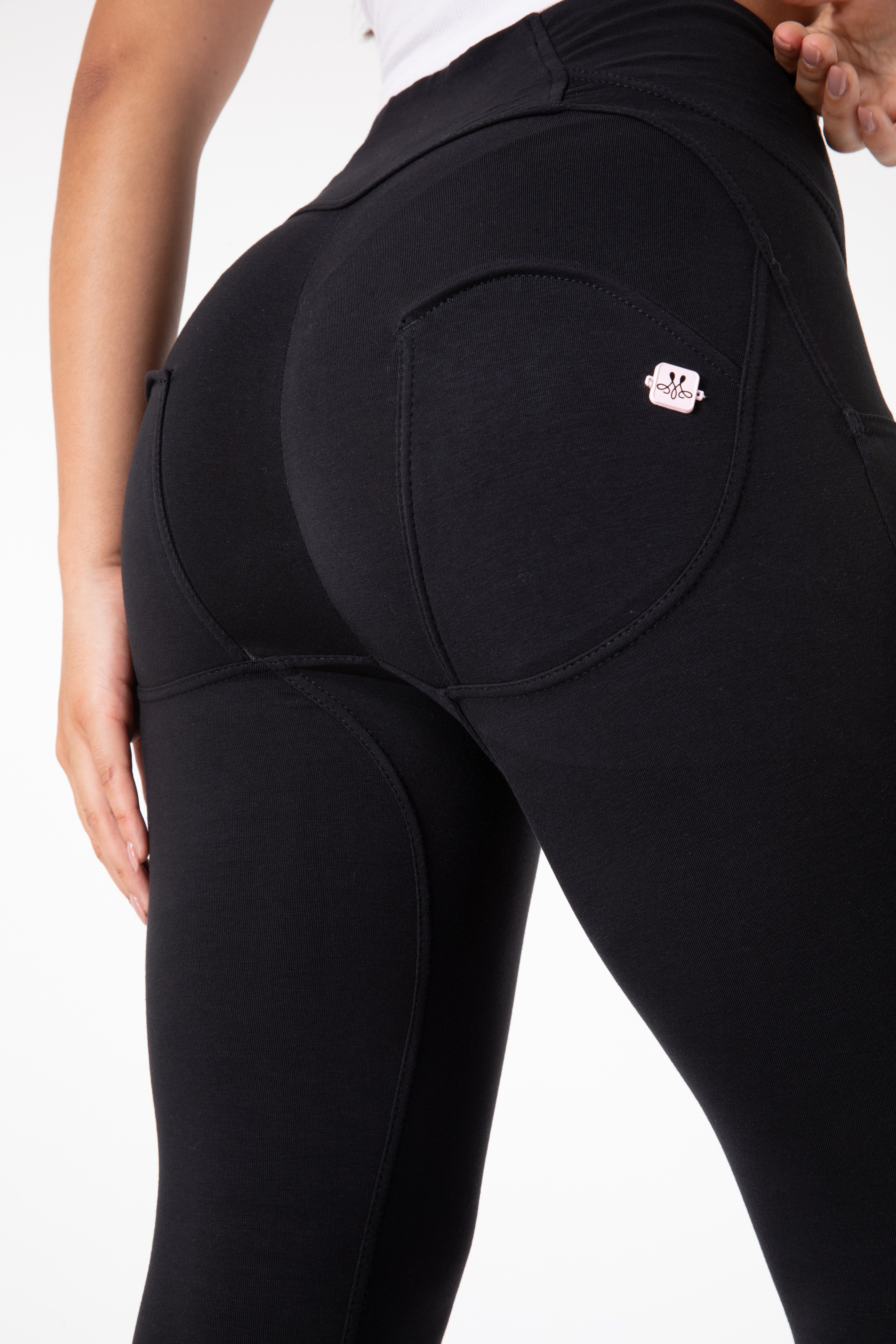 Obcisęe czarne legginsy z wysokim stanem