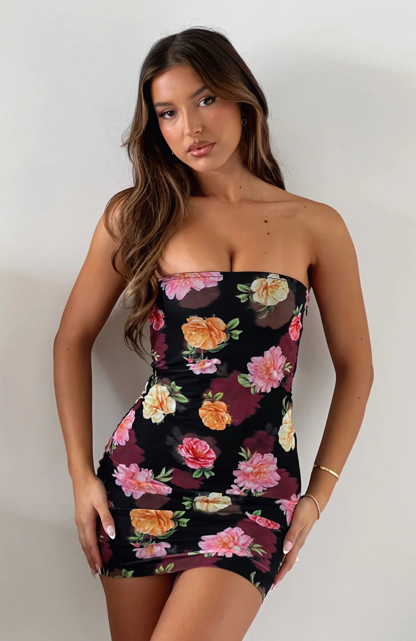 Elegancka mini sukienka bez ramiączek