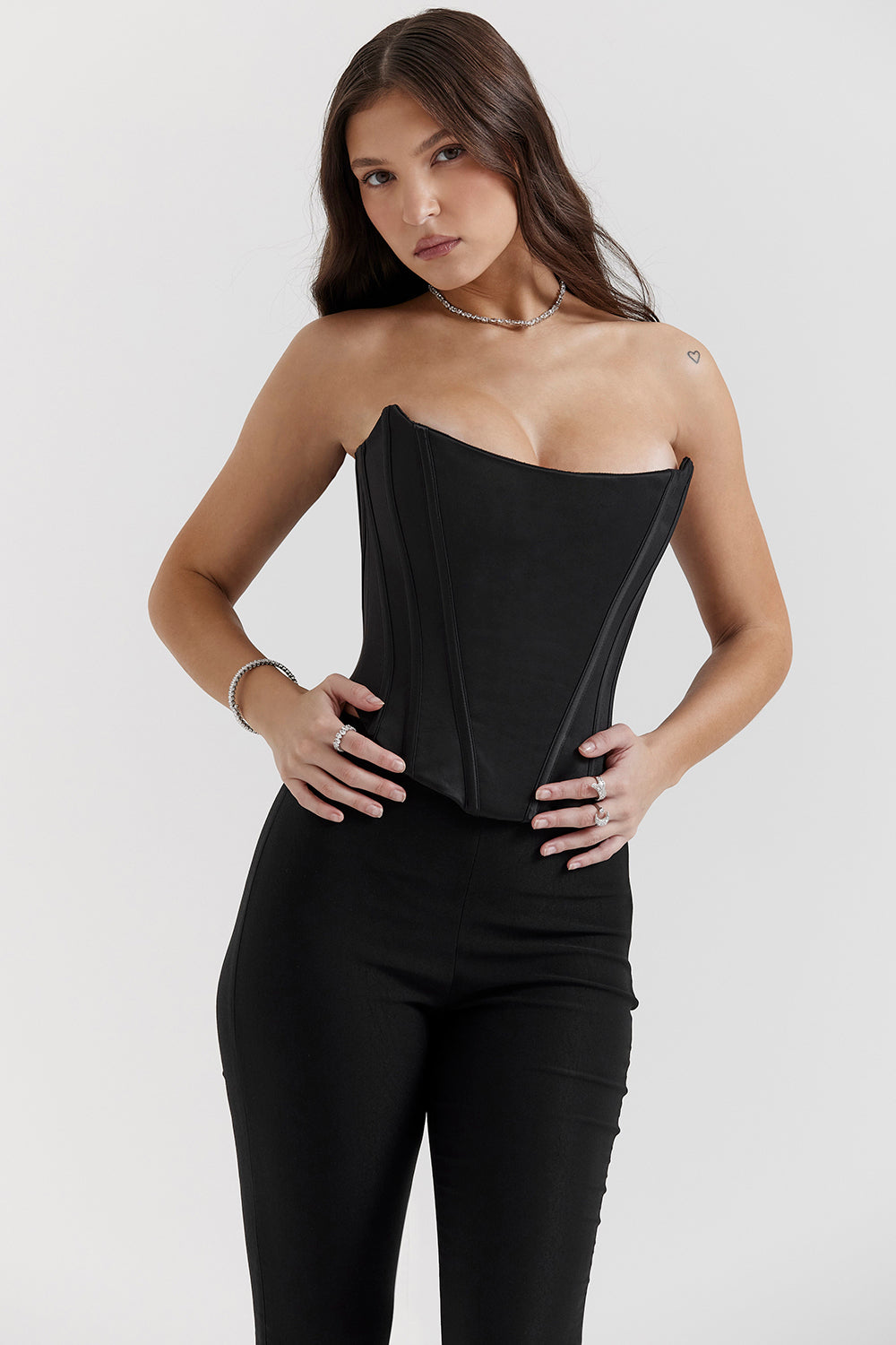 Gorset z koronkowym tyęem