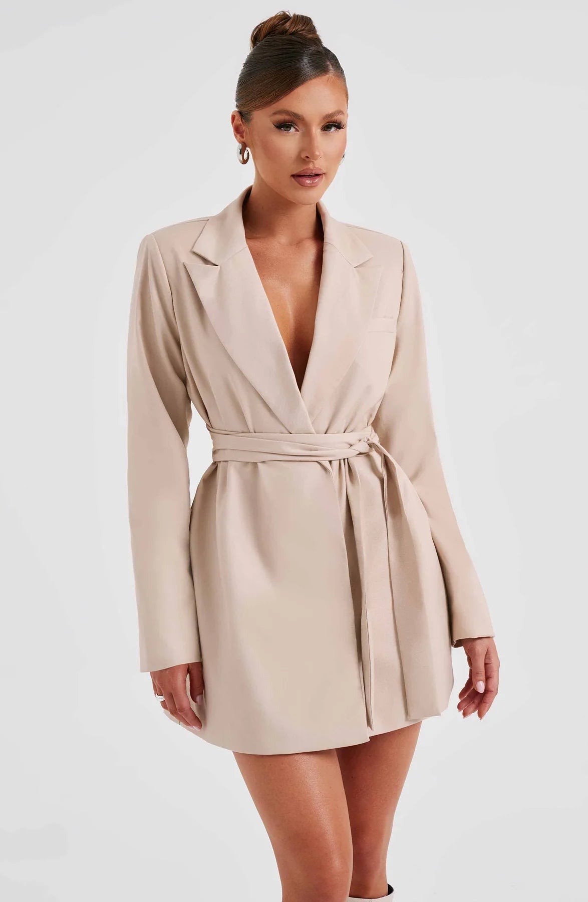 Elegancka sukienka kostiumowa