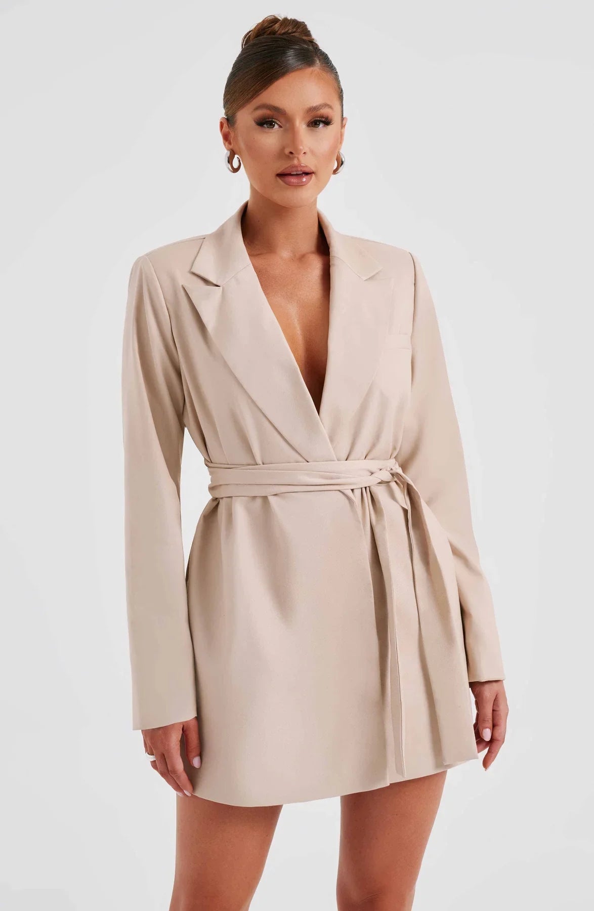 Elegancka sukienka kostiumowa