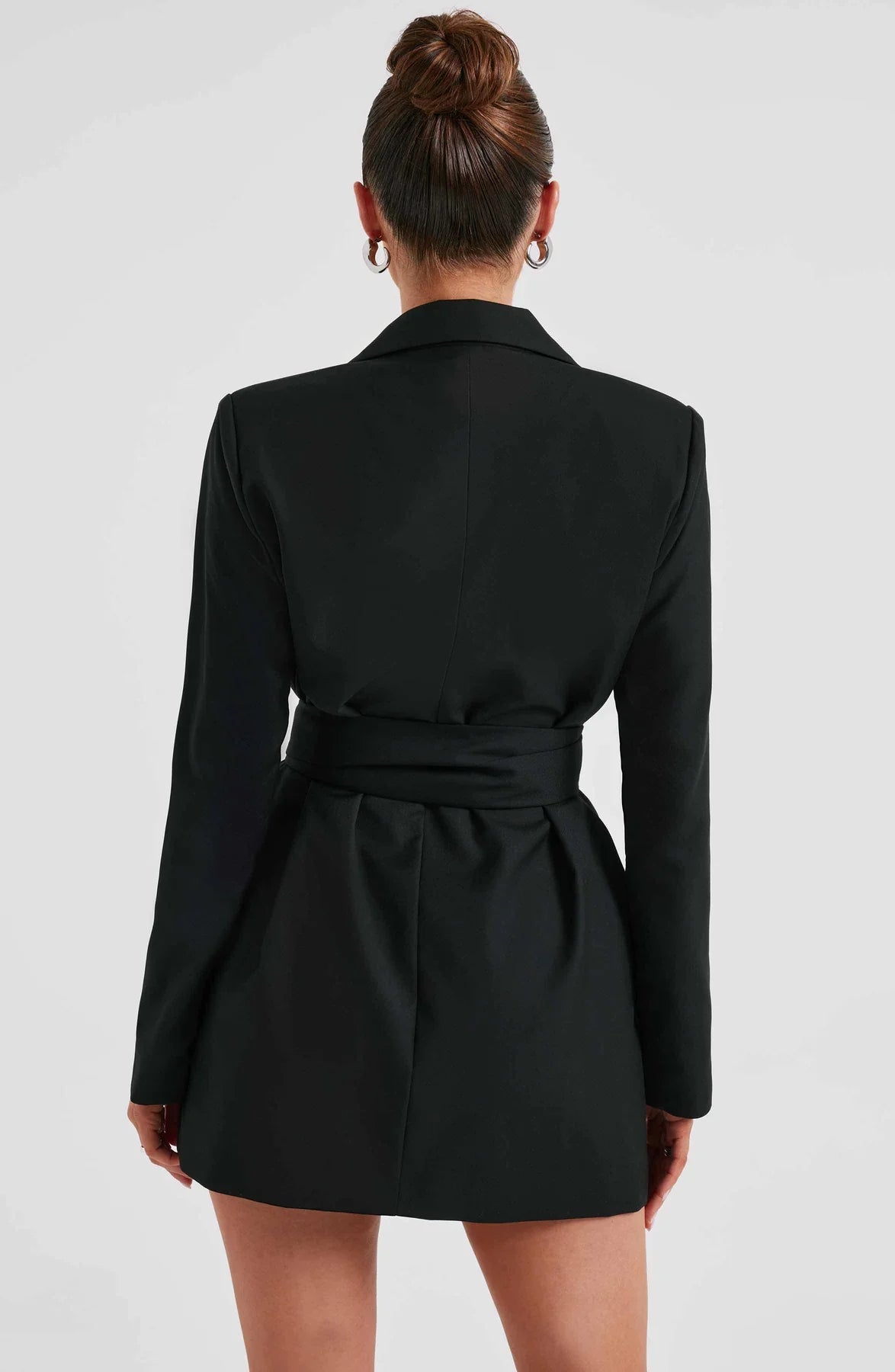 Elegancka sukienka kostiumowa