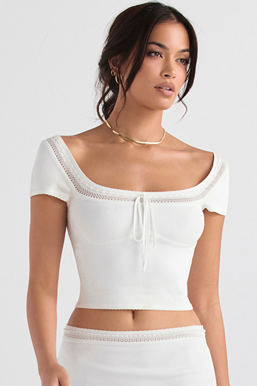 Elegancki top z dzianiny w kolorze koœci sęoniowej ze spódniczką mini