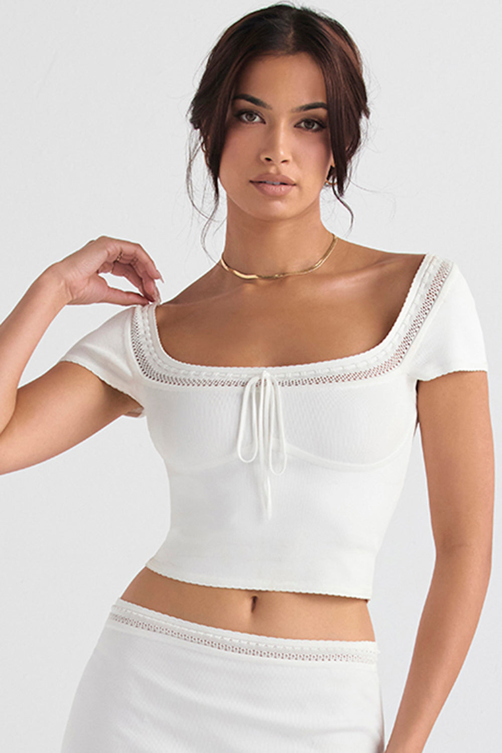 Elegancki top z dzianiny w kolorze koœci sęoniowej ze spódniczką mini