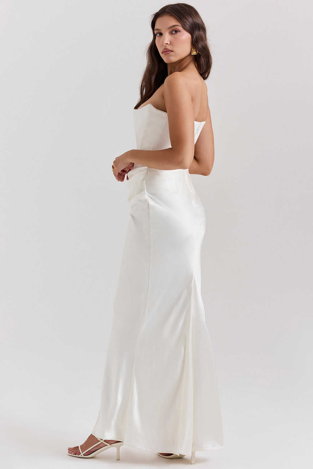 Elegancka gorsetowa sukienka maxi bez ramiączek