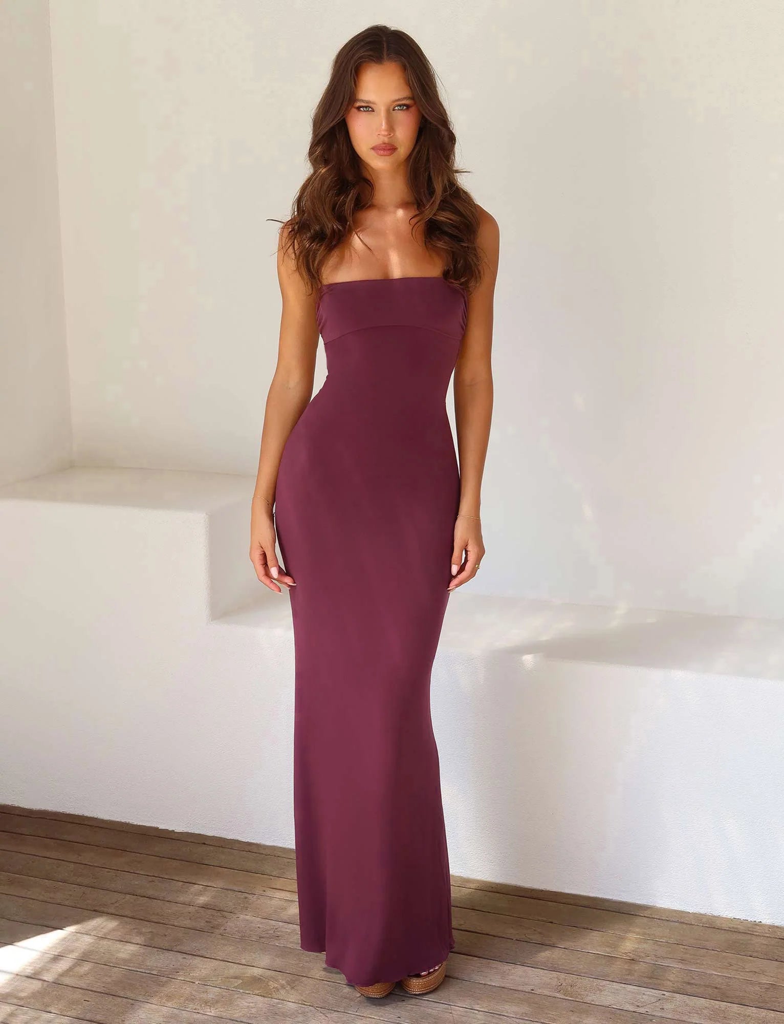 Sukienka maxi typu bandeau z odkrytymi plecami