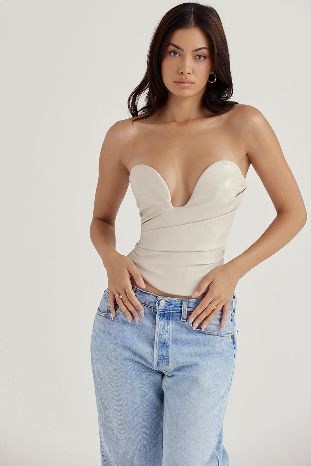 G³êboki gorset ze skóry wegañskiej