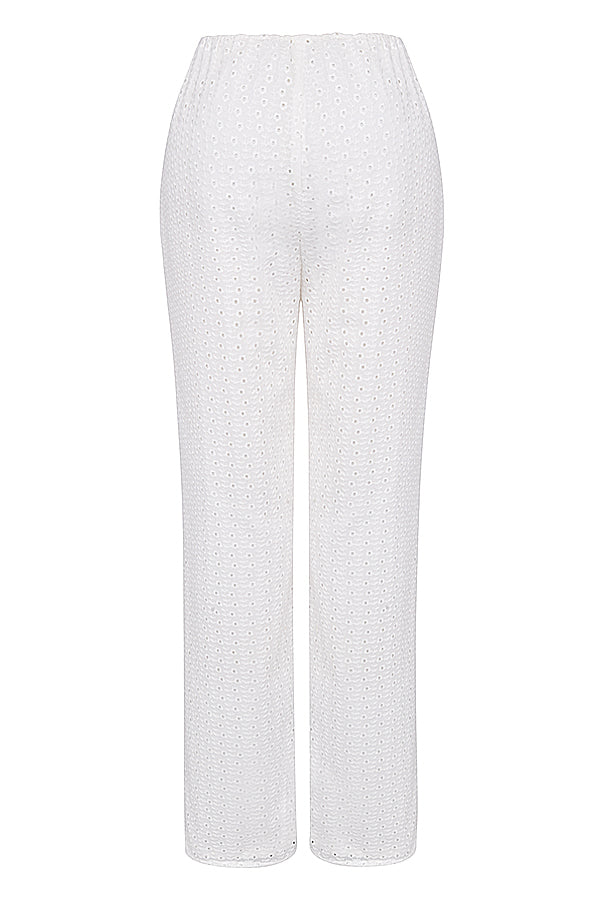 Biaęy top typu bralette z haftem angielskim i spodniami