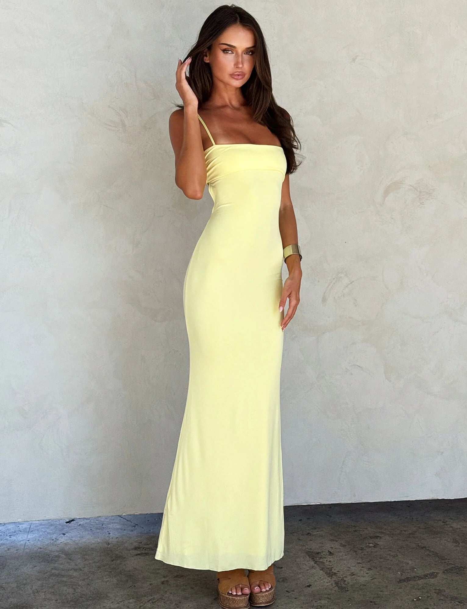 Sukienka maxi typu bandeau z odkrytymi plecami