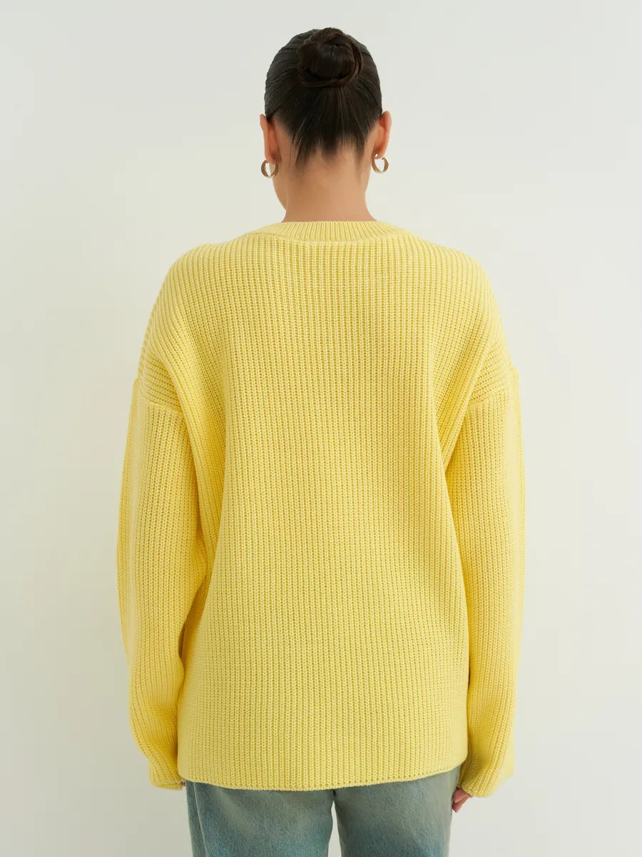 Luźny dzianinowy sweter w paski