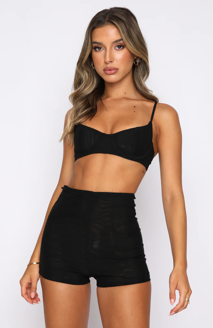 Biustonosz typu bralette z cienkimi ramiączkami