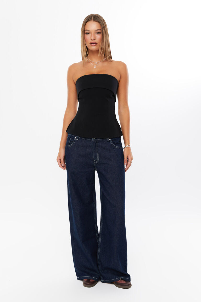 Top z rozcięciem bocznym