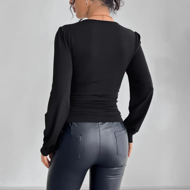 Bluzka z dekoltem w serek w kolorze czarnym z diamentami