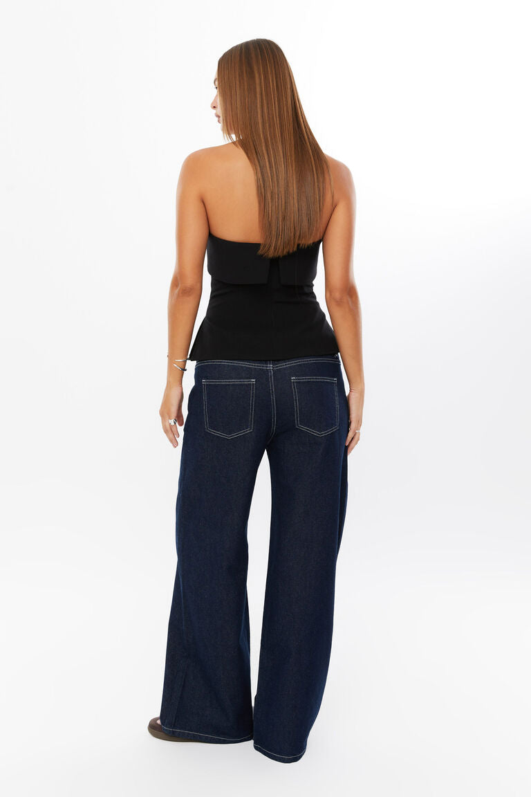 Top z rozcięciem bocznym