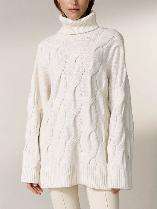 Biaęy sweter damski o luŸnym splocie