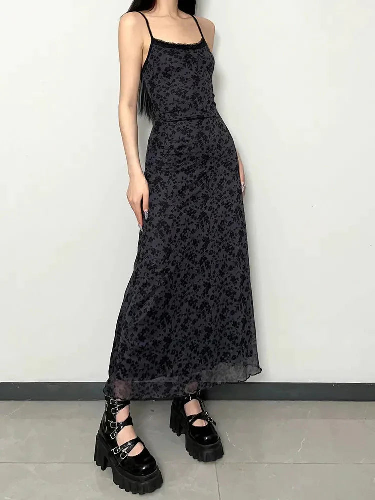 Sukienka maxi z kwiatowym nadrukiem w stylu grunge