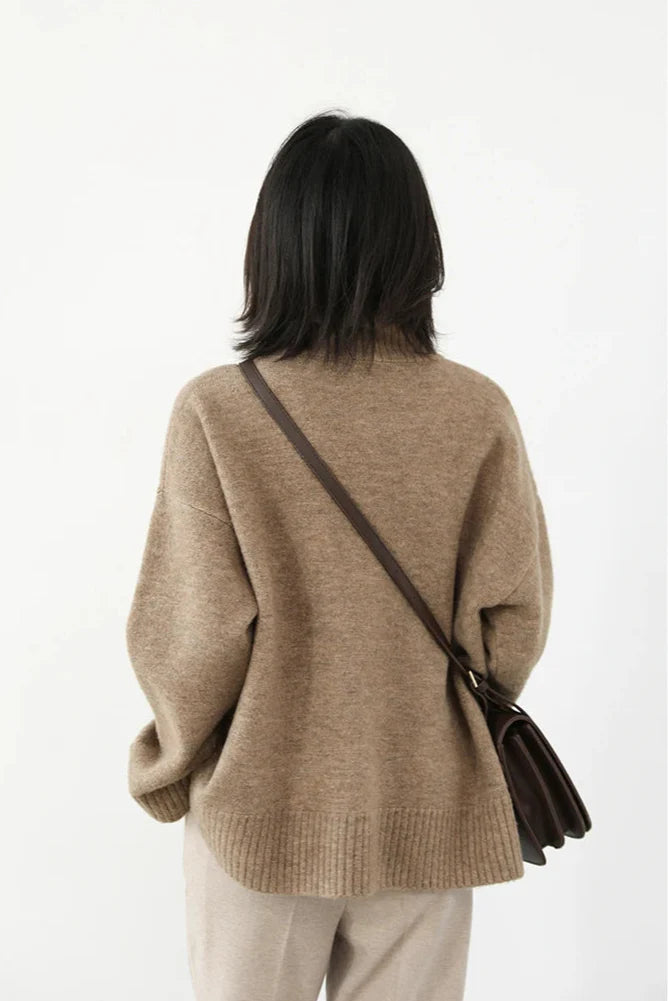 Luźny sweter z golfem