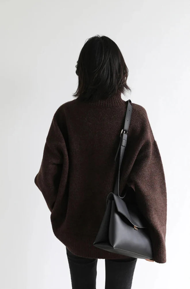 Luźny sweter z golfem