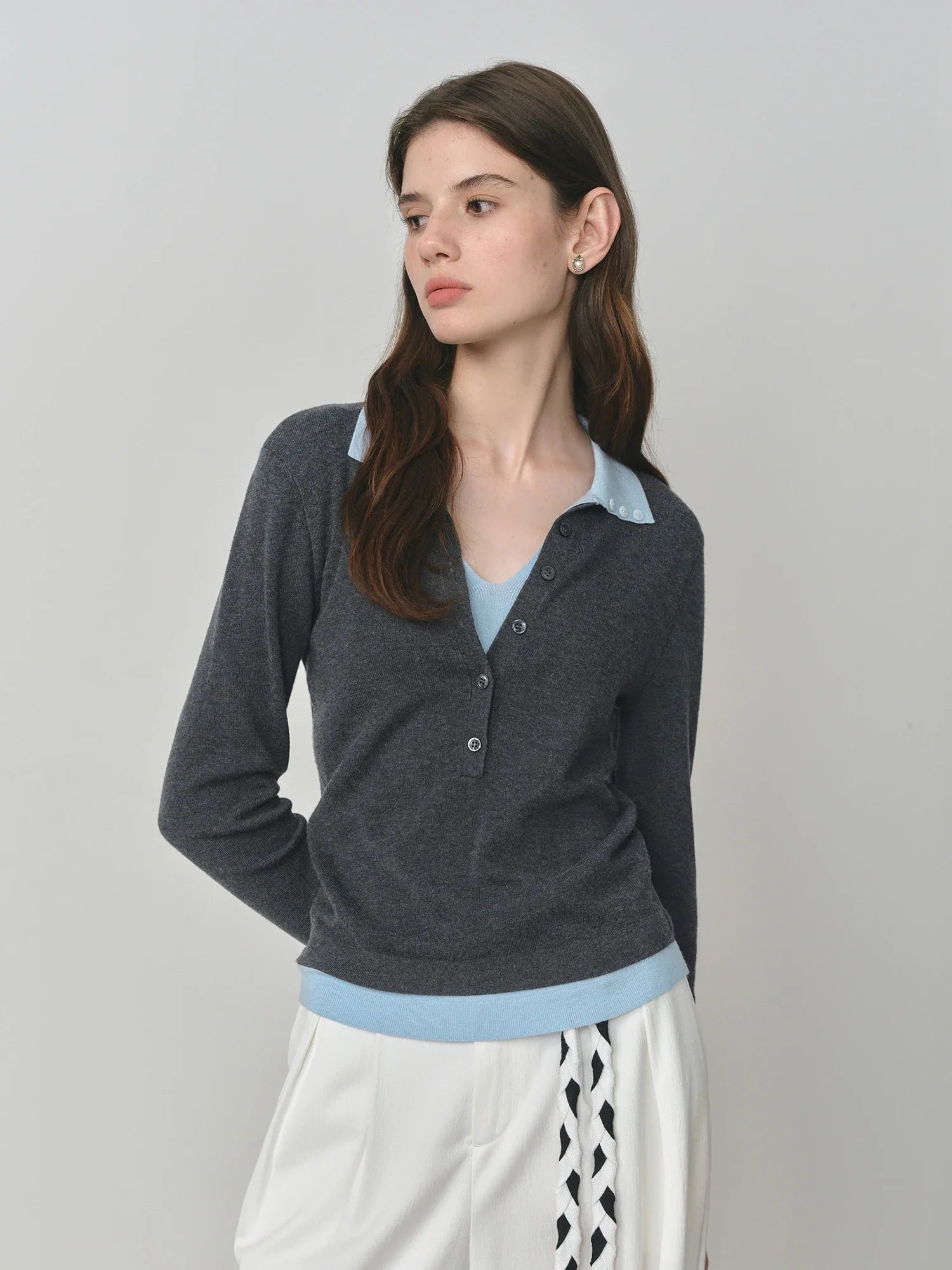 Dzianinowy dwukolorowy sweter