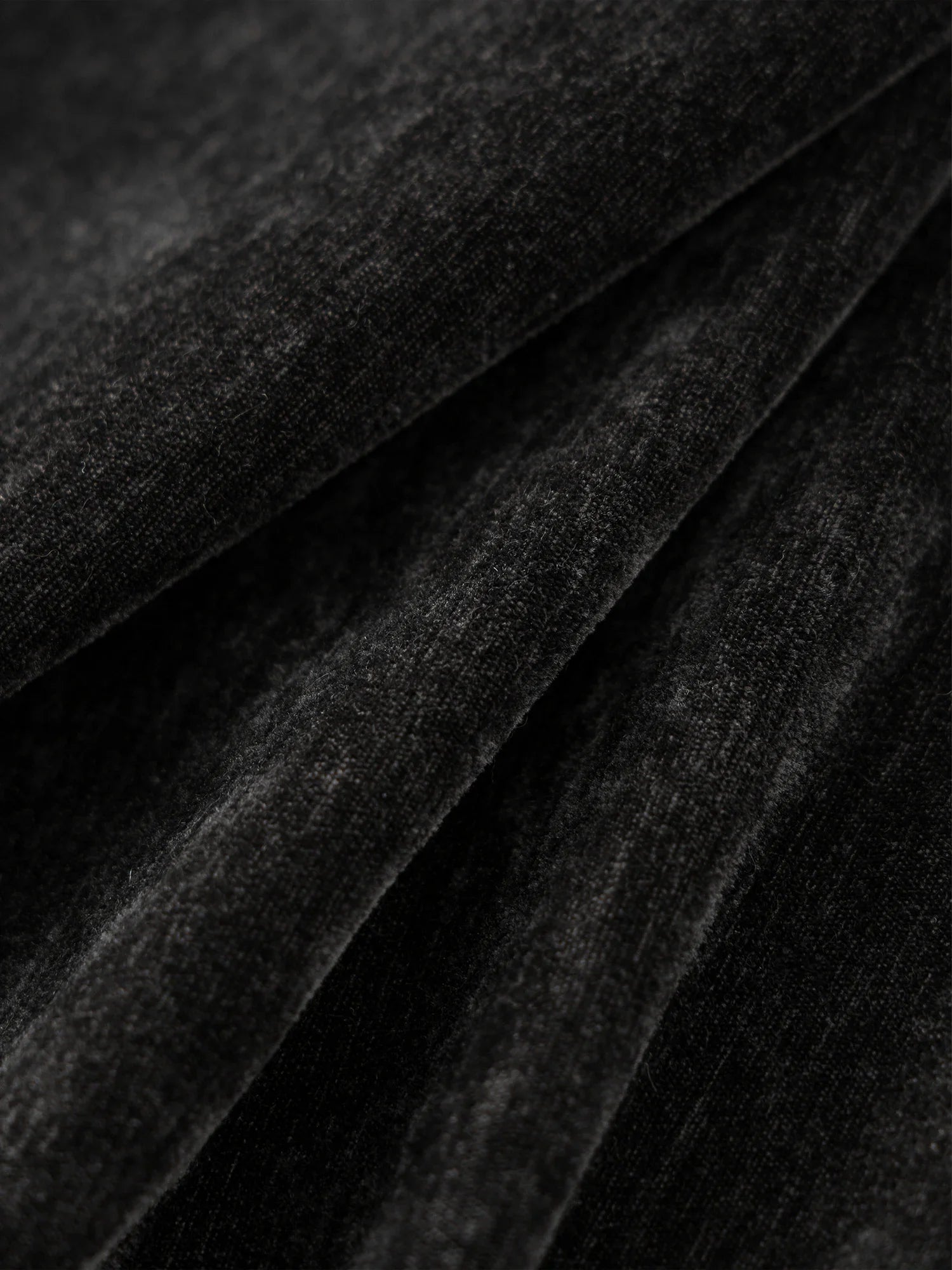 Czarne spodnie z tkaniny szenilowej