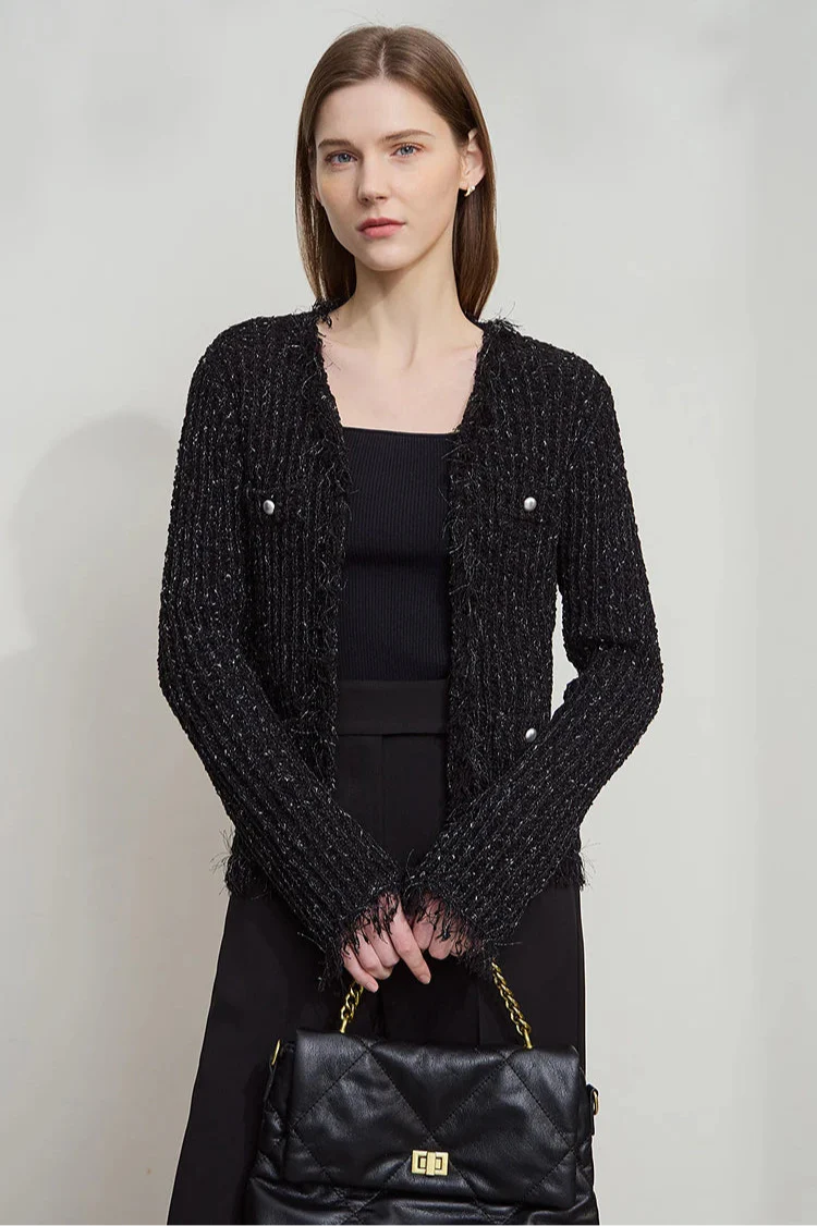 Minimalistyczny kardigan z frędzlami