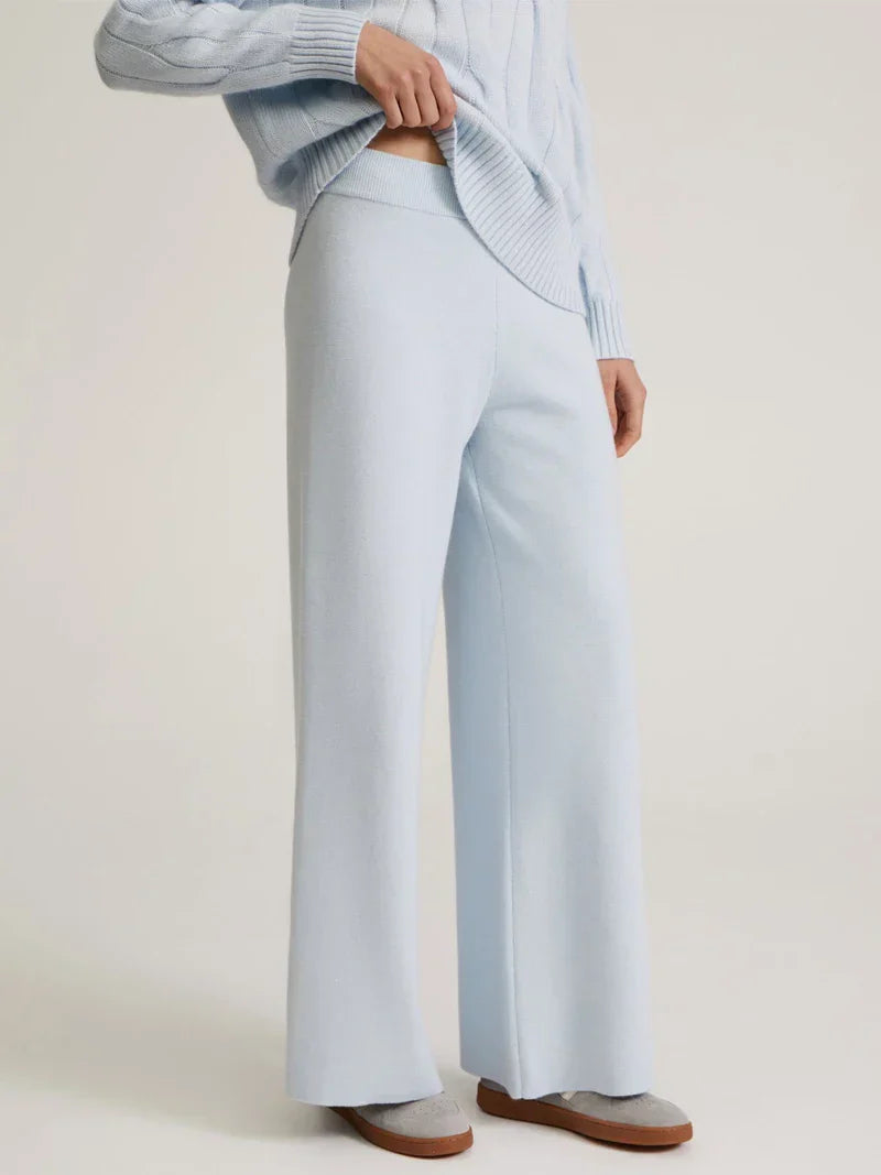 Komplet sweter i spodnie z golfem w fakturze