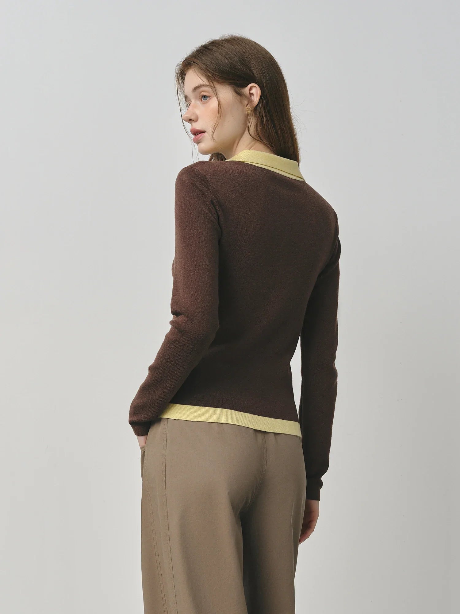 Dzianinowy dwukolorowy sweter