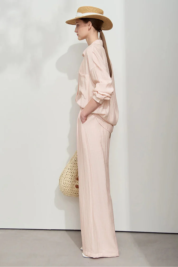 Minimalistyczny luźny komplet koszuli i spodni