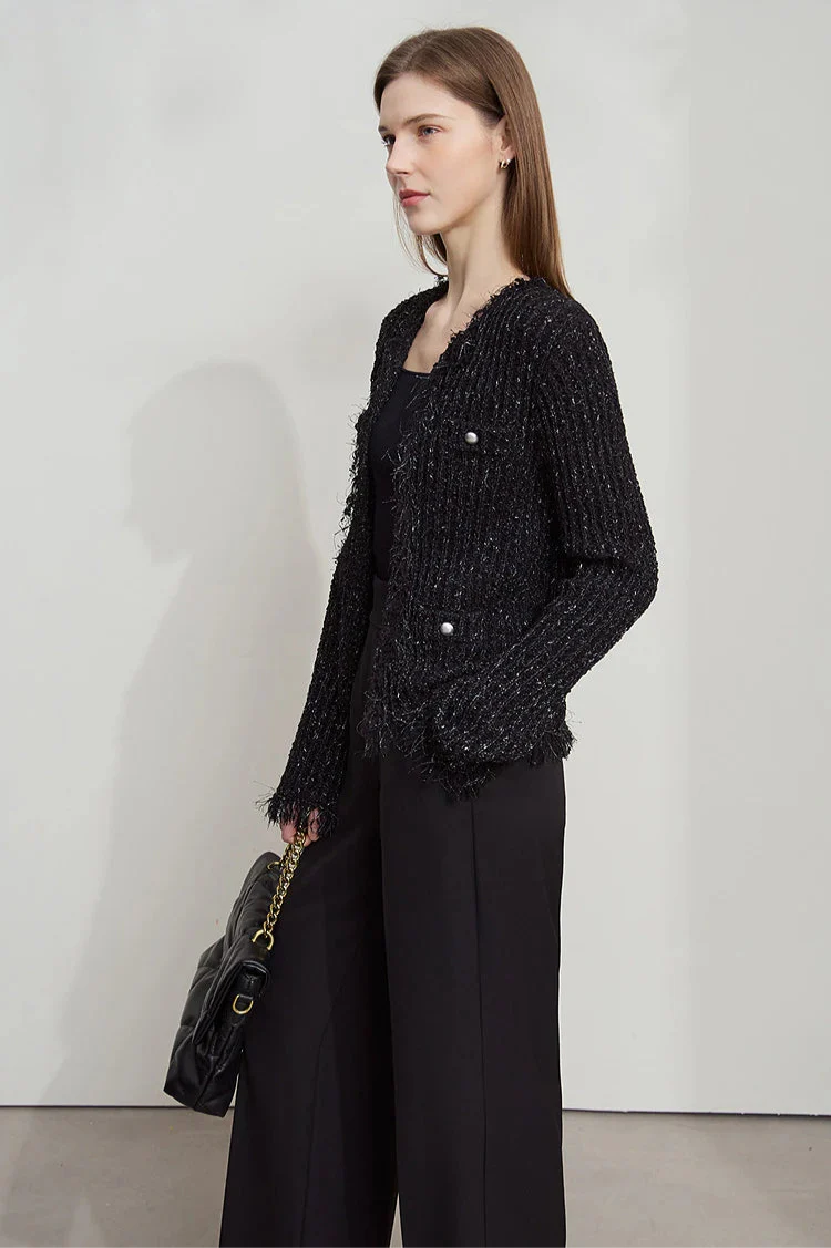 Minimalistyczny kardigan z frędzlami