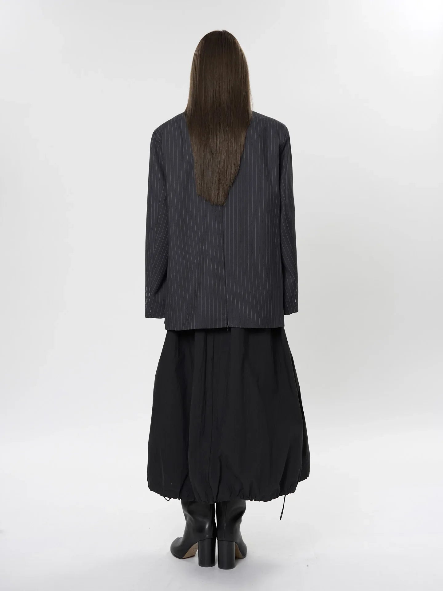 Luźna, czarna marynarka w paski