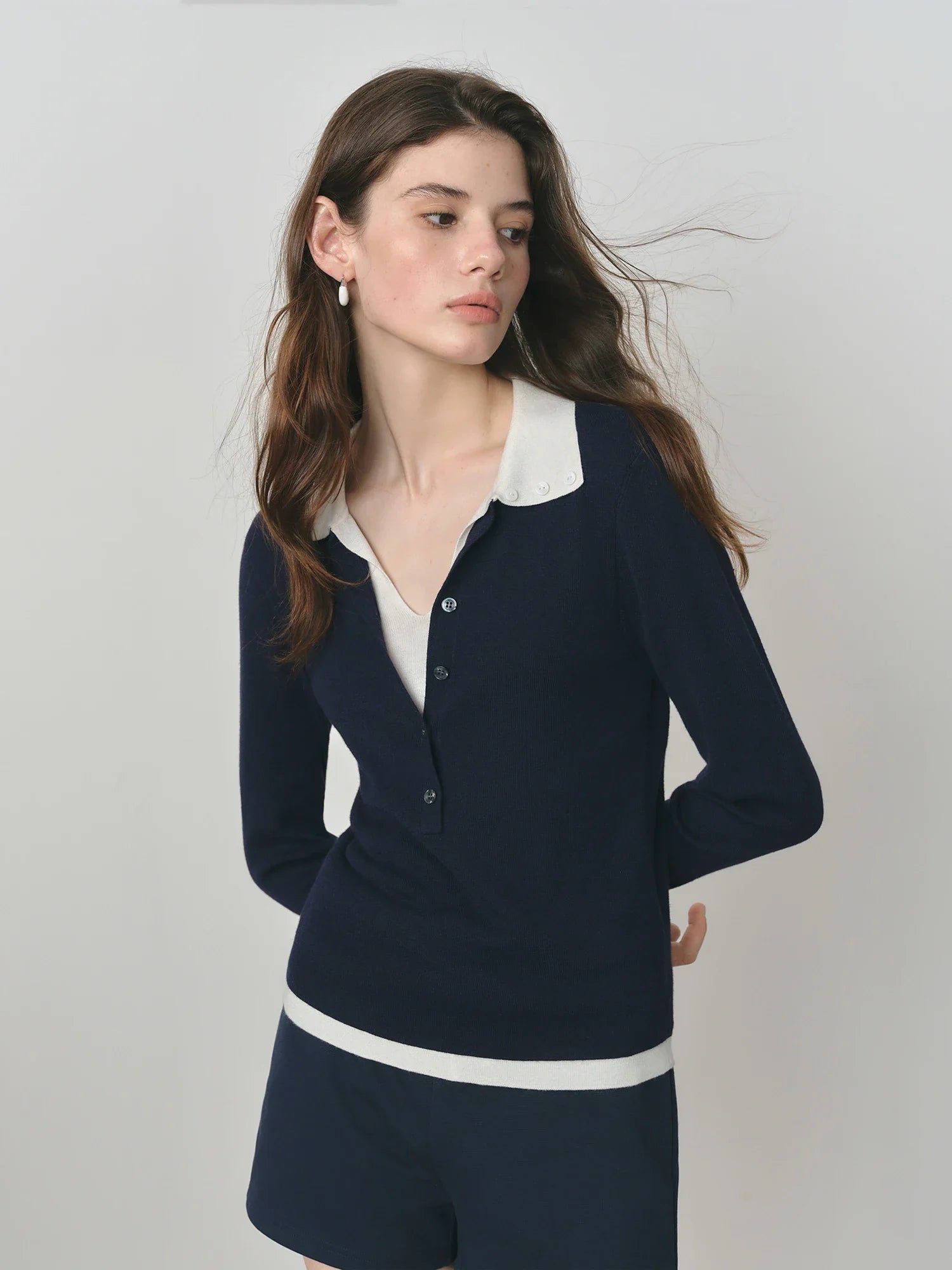 Dzianinowy dwukolorowy sweter