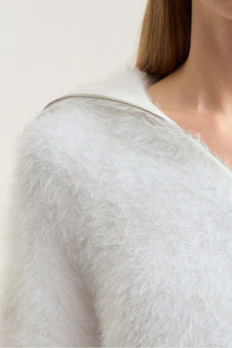 Sweter z norek z golfem i zamkiem błyskawicznym