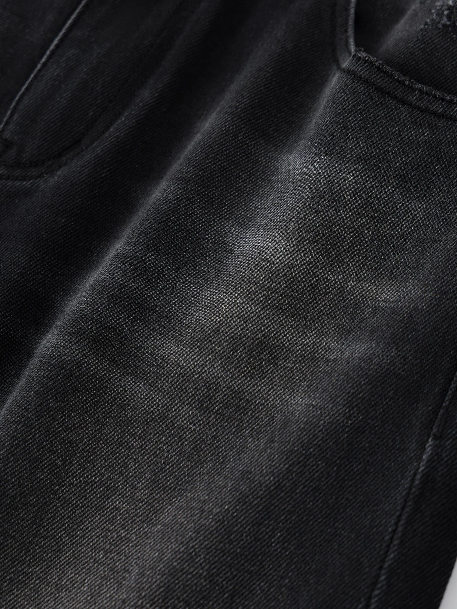 Czarne dżinsy retro z szerokimi nogawkami