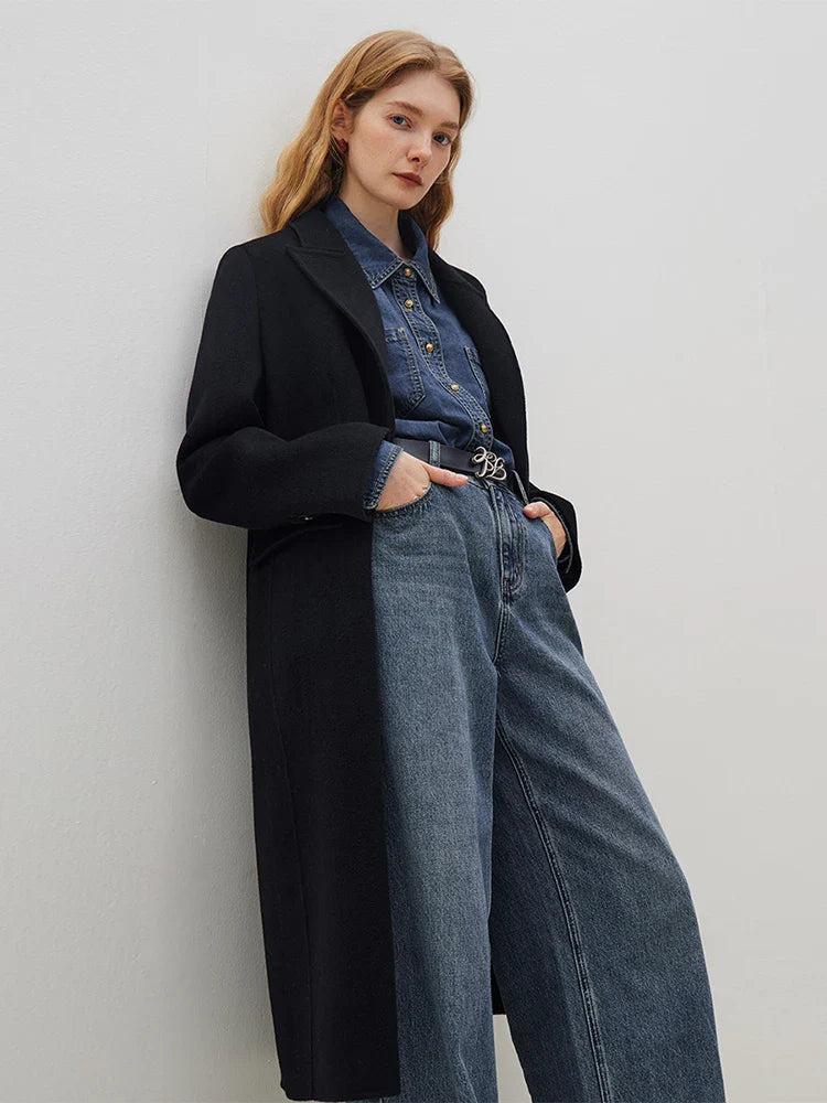 Długi wełniany płaszcz z kołnierzem karbowanym