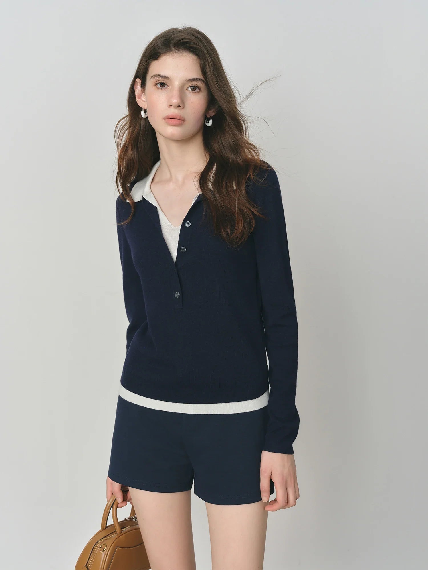 Dzianinowy dwukolorowy sweter