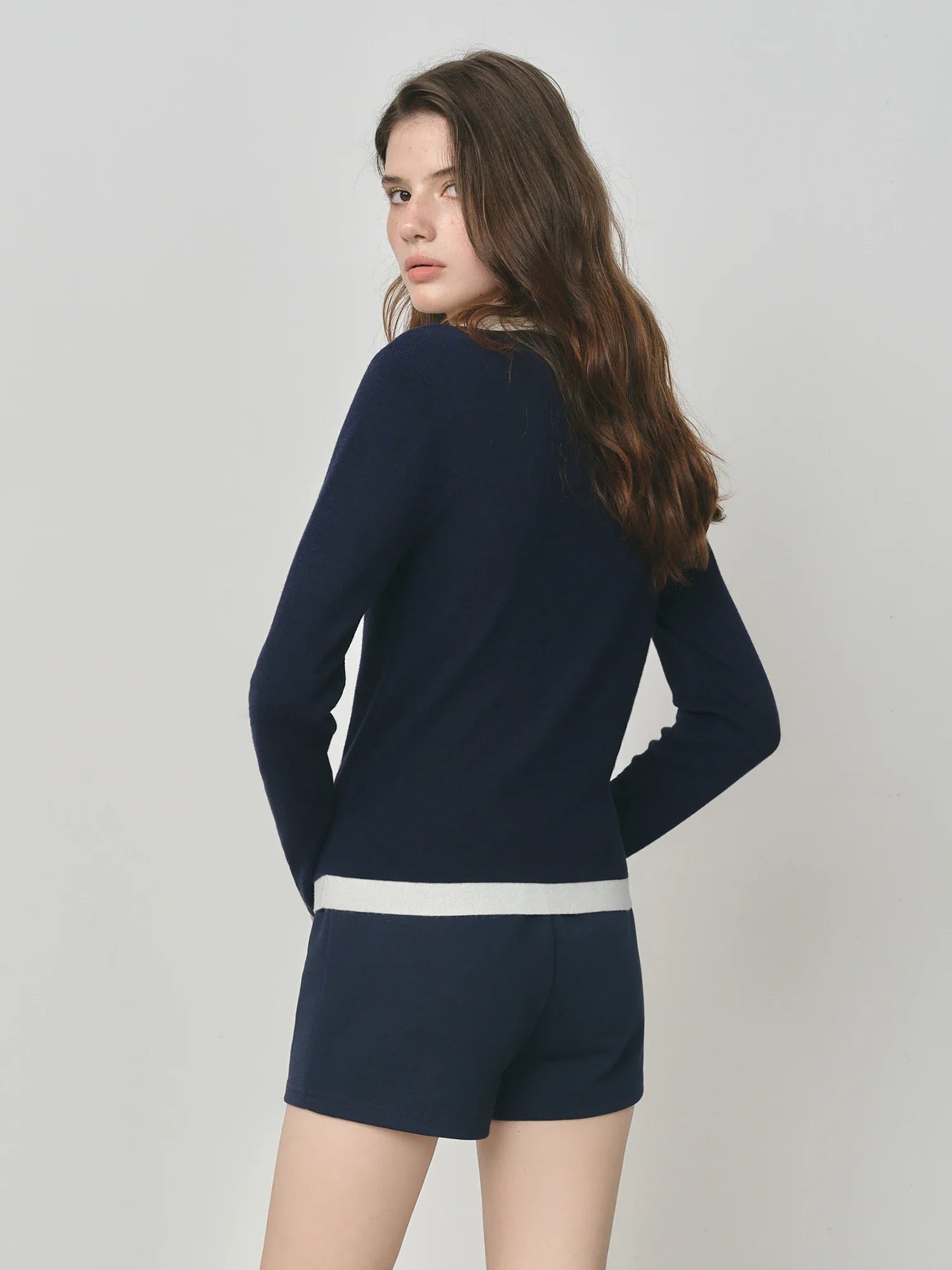 Dzianinowy dwukolorowy sweter