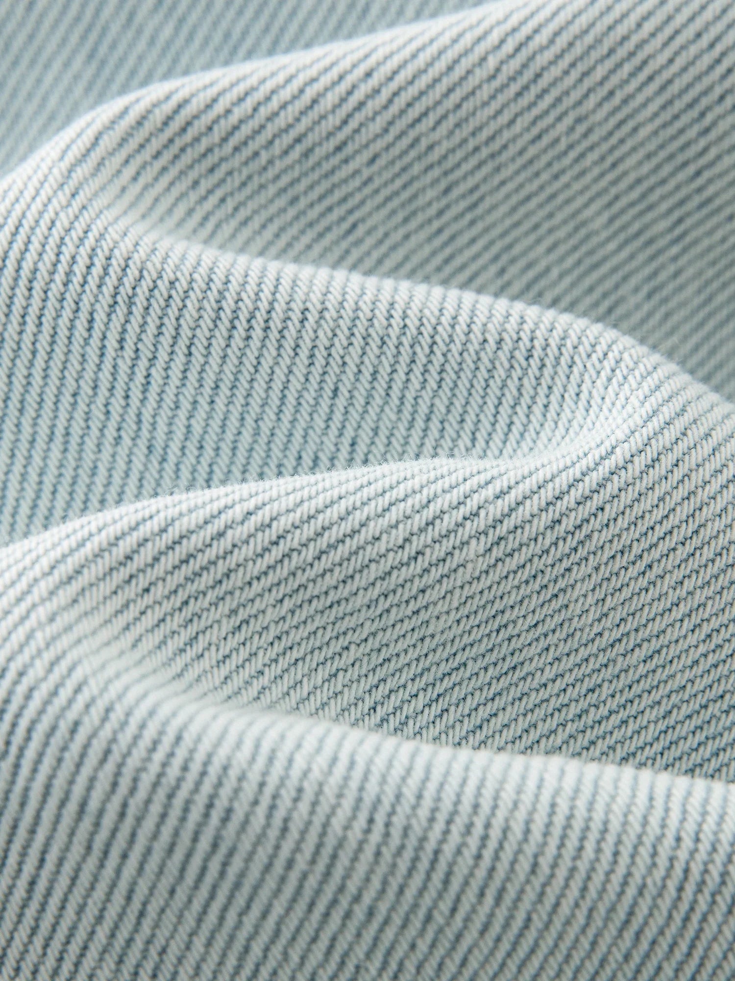 Jeansy z wysokim stanem i prostymi nogawkami