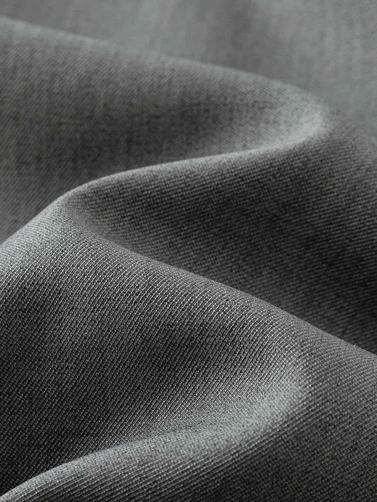 Elegancka spódnica w paski o średniej długości