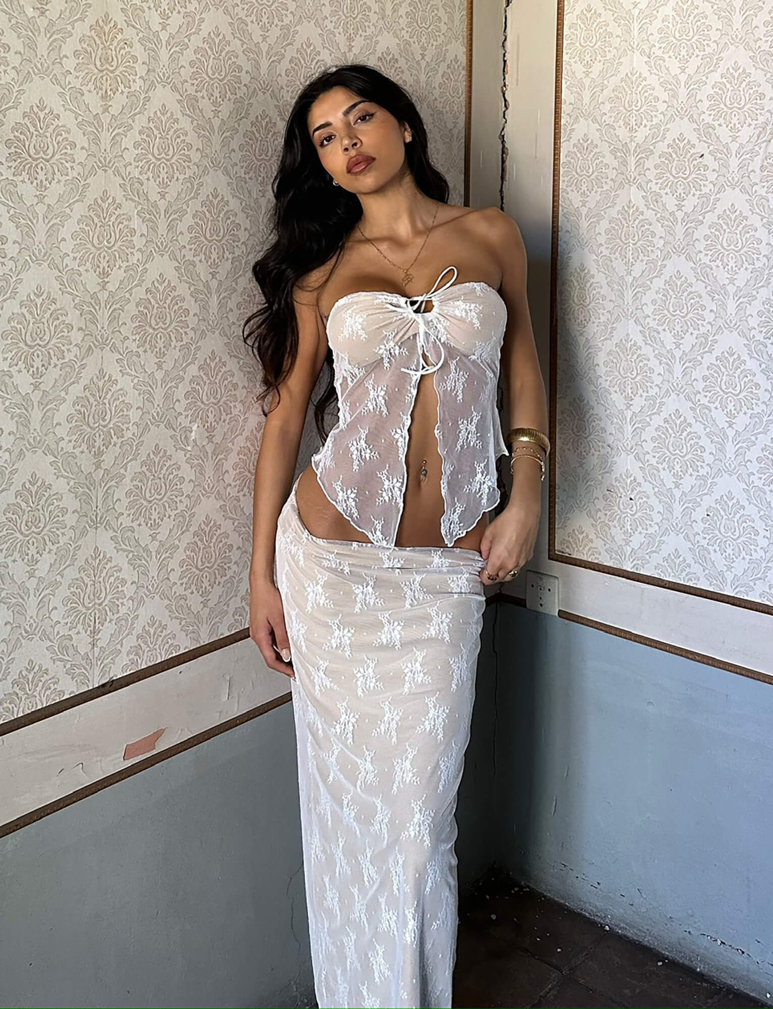 Elegancki póęprzezroczysty top ze spódnicą