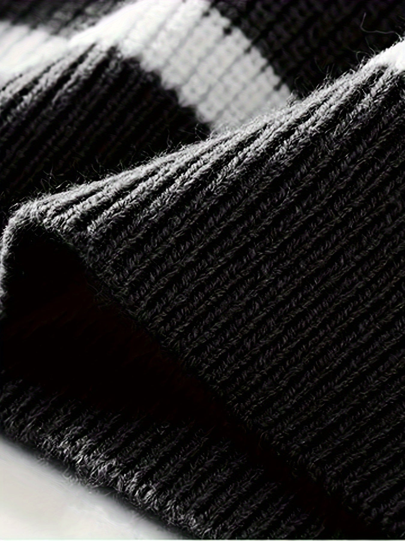 Dzianinowy sweter w paski