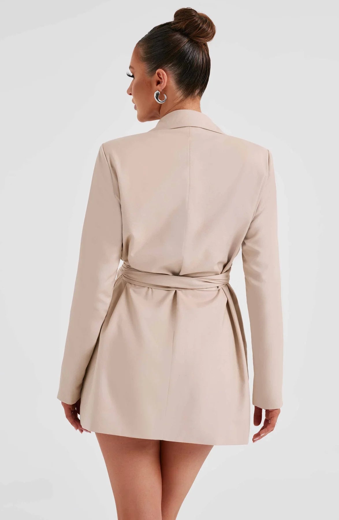 Elegancka sukienka kostiumowa